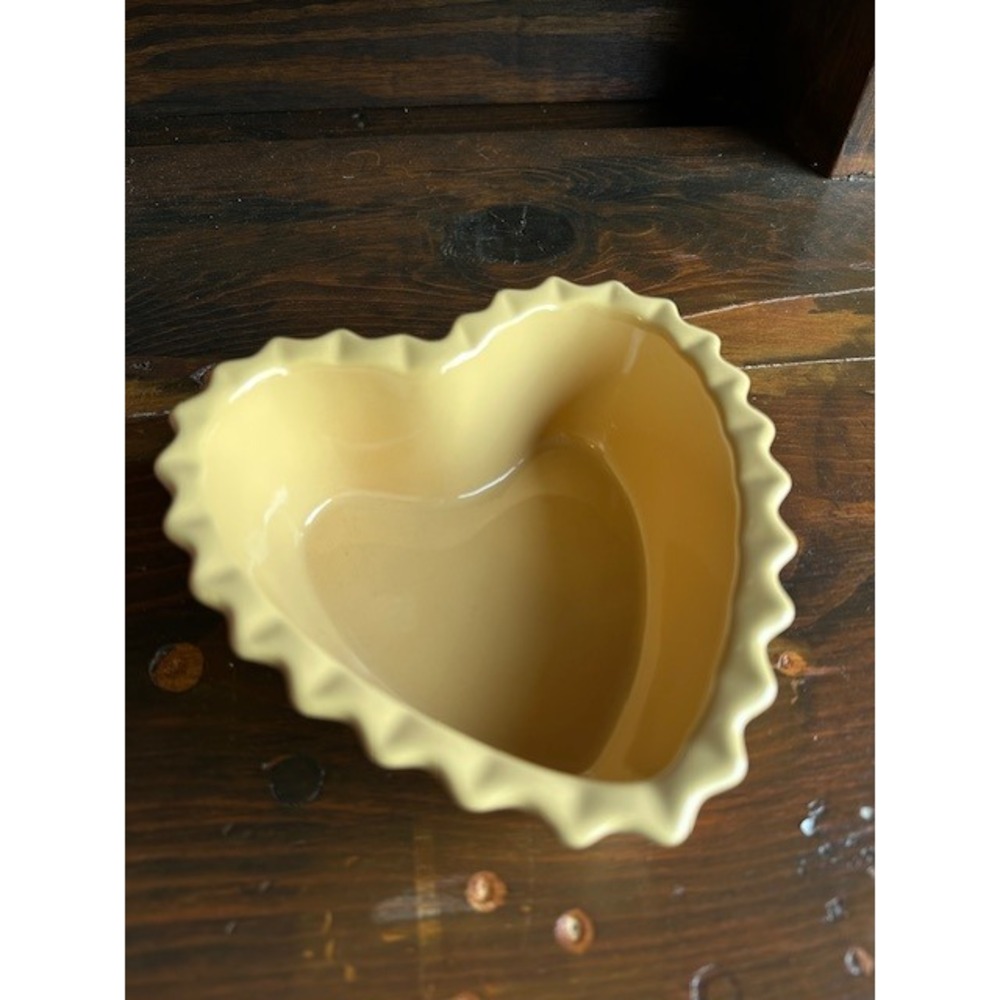 Chantal Yellow Heart Shaped‎ Ceramic Baking Dish Ruffled Rim 2 Cup 93-HBR15